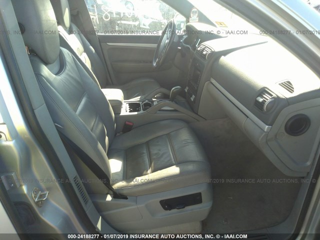 WP1AA29P45LA22388 - 2005 PORSCHE CAYENNE SILVER photo 5