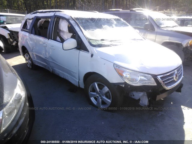 2V4RW3DG7BR642132 - 2011 VOLKSWAGEN ROUTAN SE WHITE photo 1