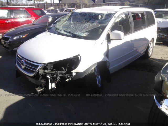 2V4RW3DG7BR642132 - 2011 VOLKSWAGEN ROUTAN SE WHITE photo 2