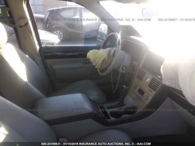 5LMEU68H54ZJ04064 - 2004 LINCOLN AVIATOR 白色 照片 5