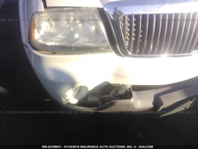 5LMEU68H54ZJ04064 - 2004 LINCOLN AVIATOR 白色 照片 6