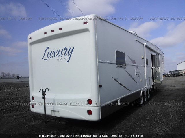 5CZ300R3191121530 - 2009 LUXURY CAMPER  WHITE photo 4