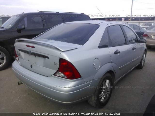 1FAFP343X3W159448 - 2003 FORD FOCUS SE COMFORT/SE SPORT SILVER photo 4