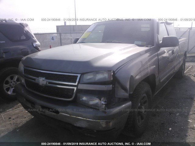 1GCEC19T76Z126750 - 2006 CHEVROLET SILVERADO C1500 GRAY photo 2