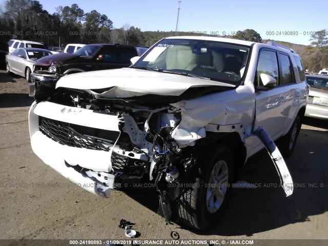 JTEBU5JR7J5580399 - 2018 TOYOTA 4RUNNER SR5 PREM/LTDL/TRAIL/TRD WHITE photo 2