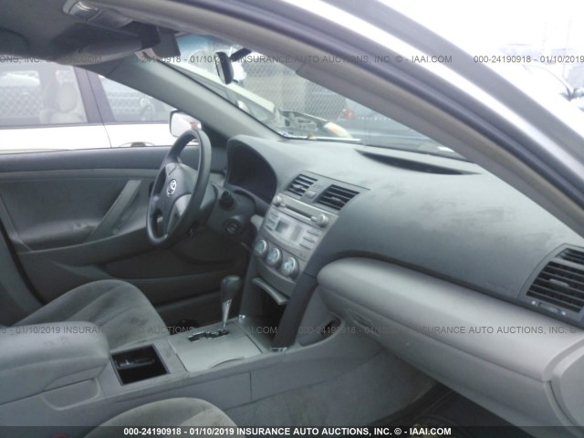 4T1BE46K97U555912 - 2007 TOYOTA CAMRY NEW GENERAT CE/LE/XLE/SE SILVER photo 5