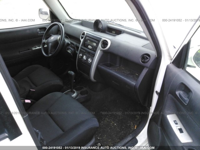 JTLKT324550200255 - 2005 TOYOTA SCION XB Ақ фото 5