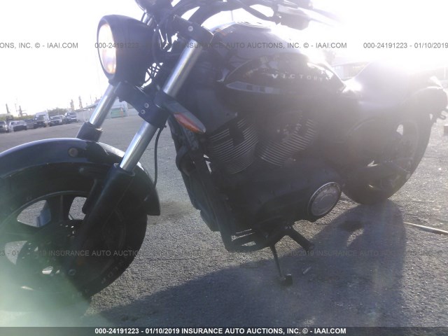 5VPMB36NXD3015451 - 2013 VICTORY MOTORCYCLES JUDGE BLACK photo 2