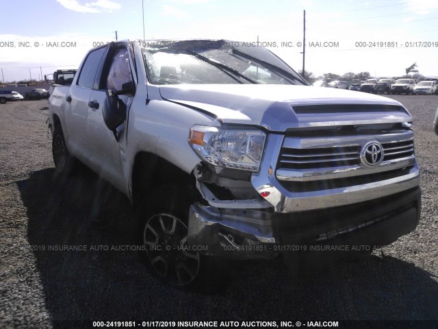 5TFDY5F16GX567872 - 2016 TOYOTA Tundra CREWMAX SR5/TRD PRO WHITE photo 1