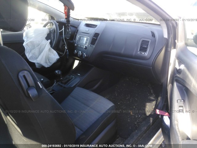 KNAFX6A88E5249280 - 2014 KIA FORTE EX WHITE photo 5