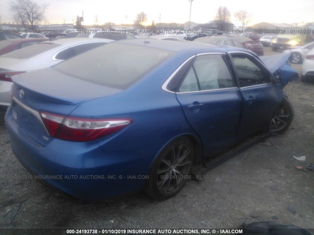 4T1BF1FK6HU780057 - 2017 TOYOTA CAMRY LE/XLE/SE/XSE BLUE photo 4