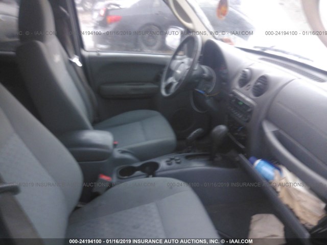 1J8GL38K75W645478 - 2005 JEEP LIBERTY RENEGADE GREEN photo 5