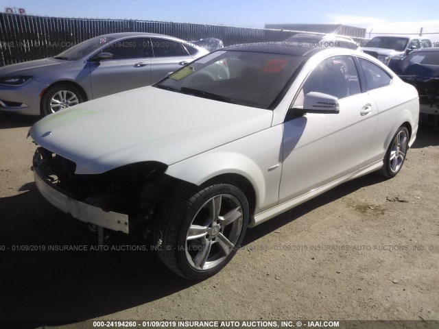 WDDGJ4HB4CF800896 - 2012 MERCEDES-BENZ C 250 WHITE photo 2