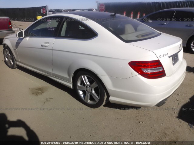 WDDGJ4HB4CF800896 - 2012 MERCEDES-BENZ C 250 WHITE photo 3