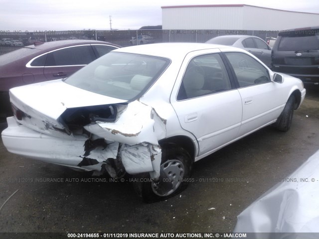 4T1BG22K8WU297711 - 1998 TOYOTA CAMRY CE/LE/XLE WHITE photo 4