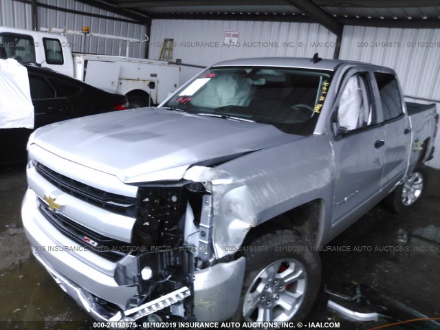 3GCUKREC1JG554972 - 2018 CHEVROLET SILVERADO K1500 LT SILVER photo 2