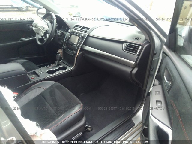 4T1BF1FK3FU032962 - 2015 TOYOTA CAMRY LE/XLE/SE/XSE SILVER photo 5