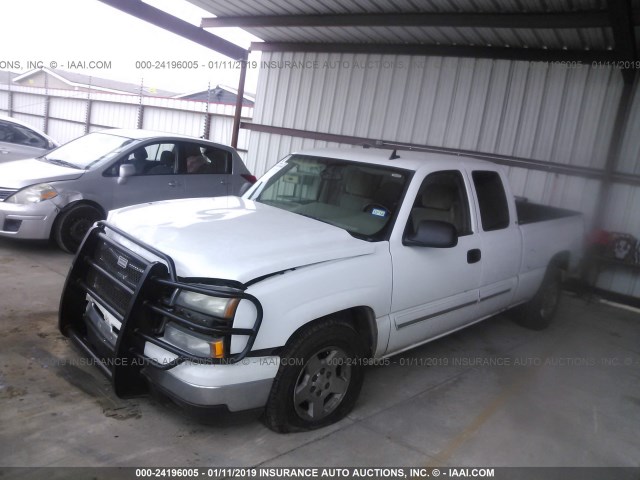 1GCEC19V66Z120939 - 2006 CHEVROLET SILVERADO C1500 WHITE photo 2