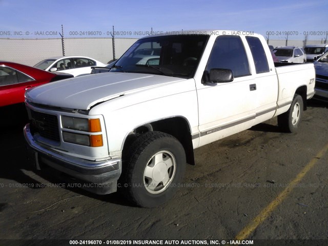 2GTEK19R7W1535993 - 1998 GMC SIERRA K1500 WHITE photo 2