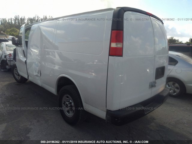 1GTW7FCAXC1127379 - 2012 GMC SAVANA G2500 WHITE photo 3