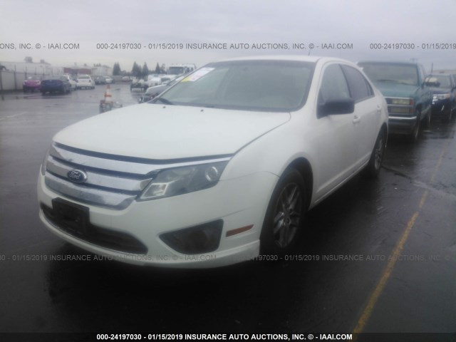 3FAHP0GA2CR333792 - 2012 FORD FUSION S WHITE photo 2