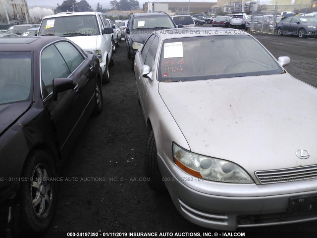 JT8GK13T3R0027080 - 1994 LEXUS ES 300 GREEN photo 1