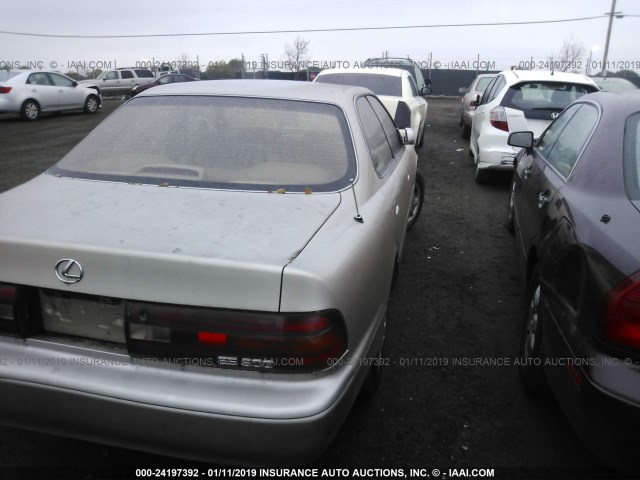 JT8GK13T3R0027080 - 1994 LEXUS ES 300 GREEN photo 4