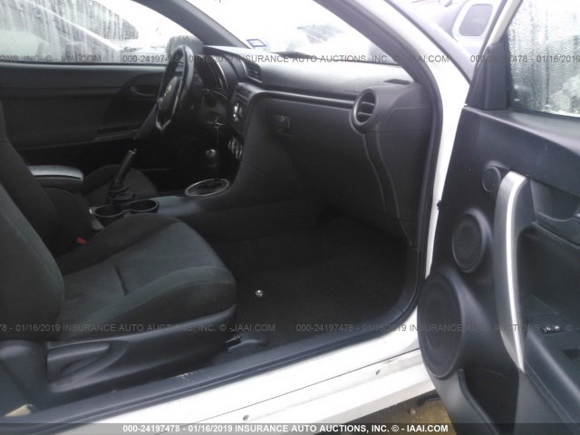 JTKJF5C72B3017451 - 2011 TOYOTA SCION TC WHITE photo 5