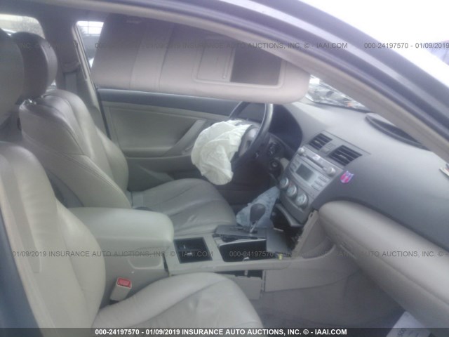 4T4BE46K98R041369 - 2008 TOYOTA CAMRY CE/LE/XLE/SE 灰色 照片 5