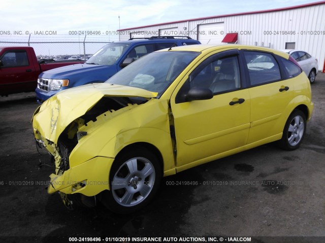 3FAFP37NX5R107479 - 2005 FORD FOCUS ZX5 YELLOW photo 2