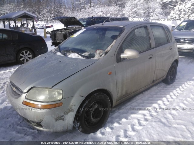 KL1TJ62684B240929 - 2004 CHEVROLET AVEO LS SILVER photo 2