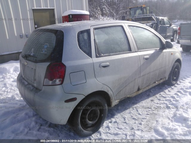 KL1TJ62684B240929 - 2004 CHEVROLET AVEO LS SILVER photo 4