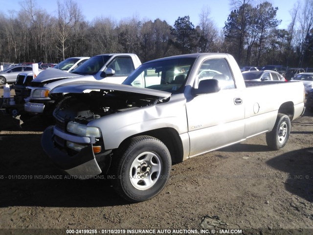 1GCEC14V62Z339918 - 2002 CHEVROLET SILVERADO C1500 GRAY photo 2