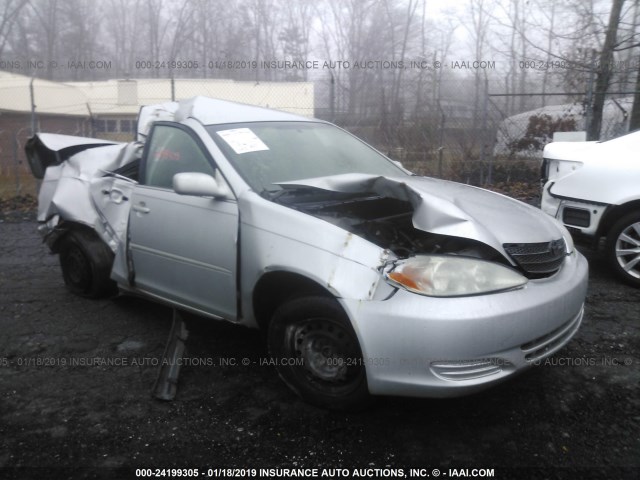4T1BE32K12U633897 - 2002 TOYOTA CAMRY LE/XLE/SE SILVER photo 1