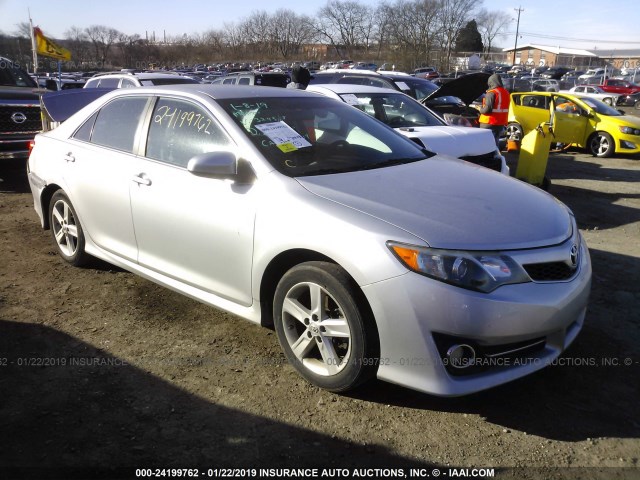4T1BF1FK0EU324518 - 2014 TOYOTA CAMRY L/SE/LE/XLE 银色 照片 1