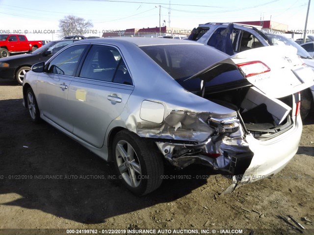 4T1BF1FK0EU324518 - 2014 TOYOTA CAMRY L/SE/LE/XLE 银色 照片 3
