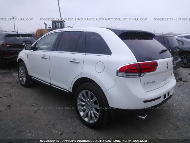 2LMDJ8JK0DBL40685 - 2013 LINCOLN MKX WHITE photo 3