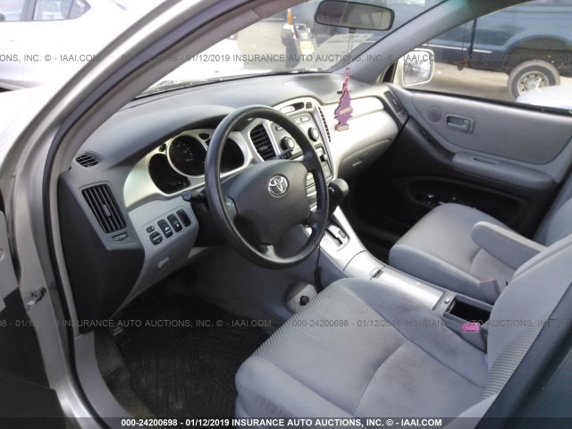 JTEEP21A140055708 - 2004 TOYOTA HIGHLANDER Күміс фото 5