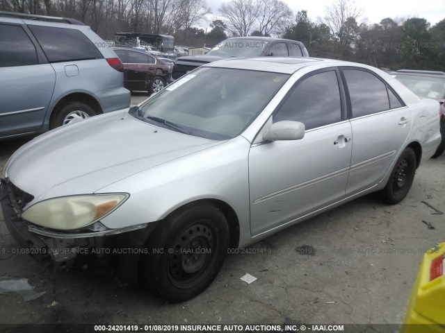 4T1BE30K93U671642 - 2003 TOYOTA CAMRY LE/XLE/SE SILVER photo 2