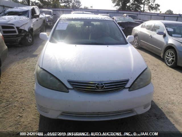 4T1BE32K15U022918 - 2005 TOYOTA CAMRY LE/XLE/SE WHITE photo 6