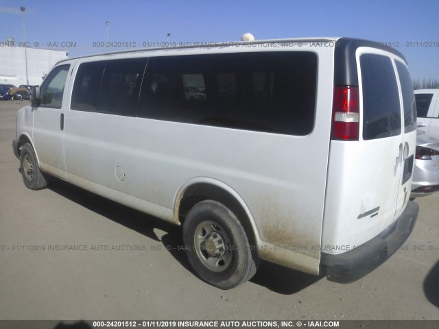 1GAHG39K981170084 - 2008 CHEVROLET EXPRESS G3500  WHITE photo 3