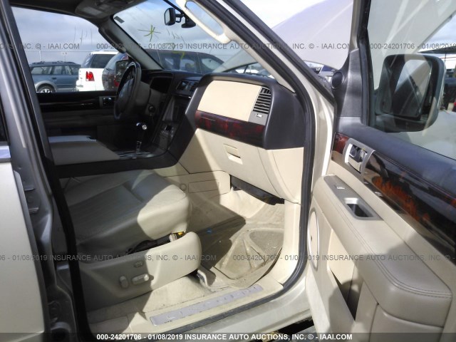 5LMFU27546LJ30004 - 2006 LINCOLN NAVIGATOR GOLD photo 5