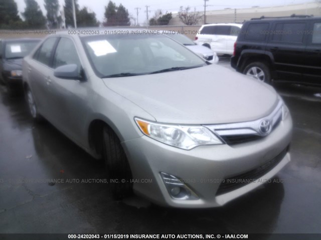 4T4BF1FK4DR330150 - 2013 TOYOTA CAMRY L/SE/LE/XLE 金色 照片 1