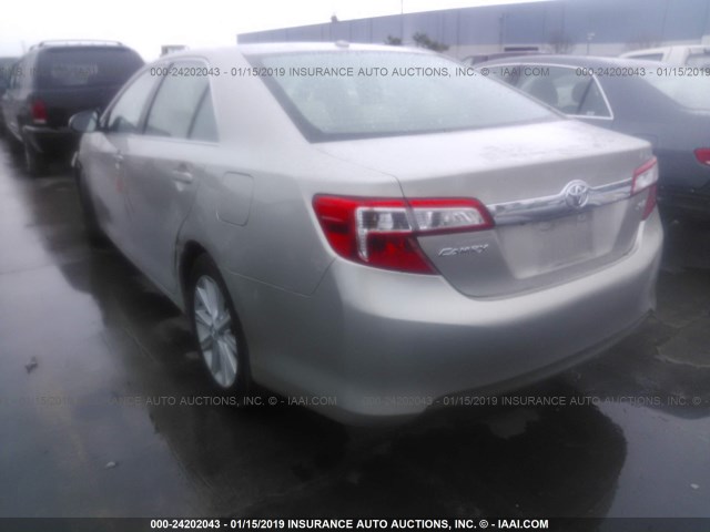 4T4BF1FK4DR330150 - 2013 TOYOTA CAMRY L/SE/LE/XLE 金色 照片 3
