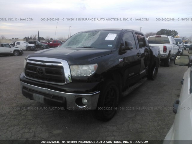 5TFDW5F17DX275861 - 2013 TOYOTA TUNDRA CREWMAX SR5 BLACK photo 2