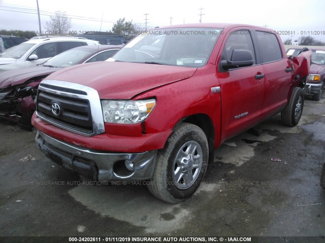 5TFEY5F10CX128777 - 2012 TOYOTA TUNDRA CREWMAX SR5 RED photo 2