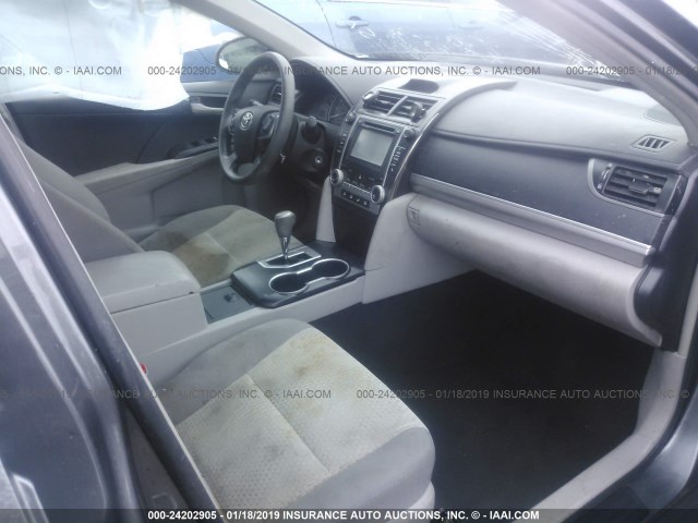 4T1BF1FK5EU393205 - 2014 TOYOTA CAMRY L/SE/LE/XLE 灰色 照片 5