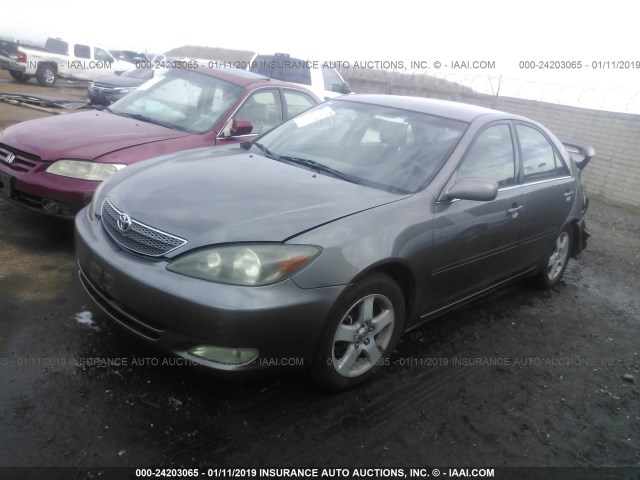 JTDBF32K620085811 - 2002 TOYOTA CAMRY LE/XLE/SE GRAY photo 2