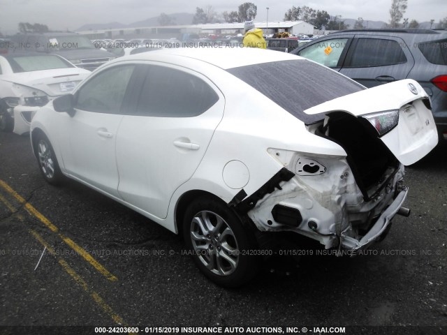 3MYDLBZV7GY124500 - 2016 TOYOTA SCION IA WHITE photo 3