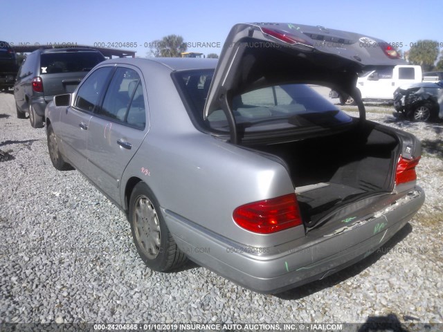 WDBJF55F7VJ034448 - 1997 MERCEDES-BENZ E 320 GRAY photo 3